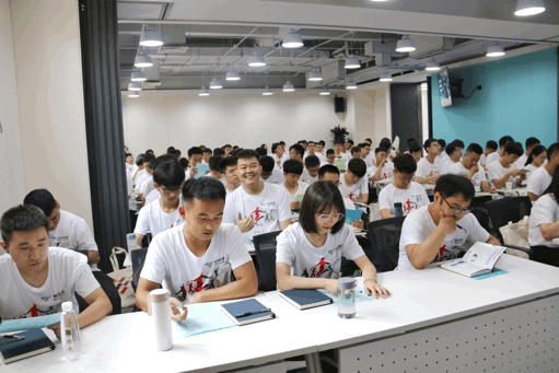 美林?jǐn)?shù)據(jù)2021屆畢業(yè)生前來報到
